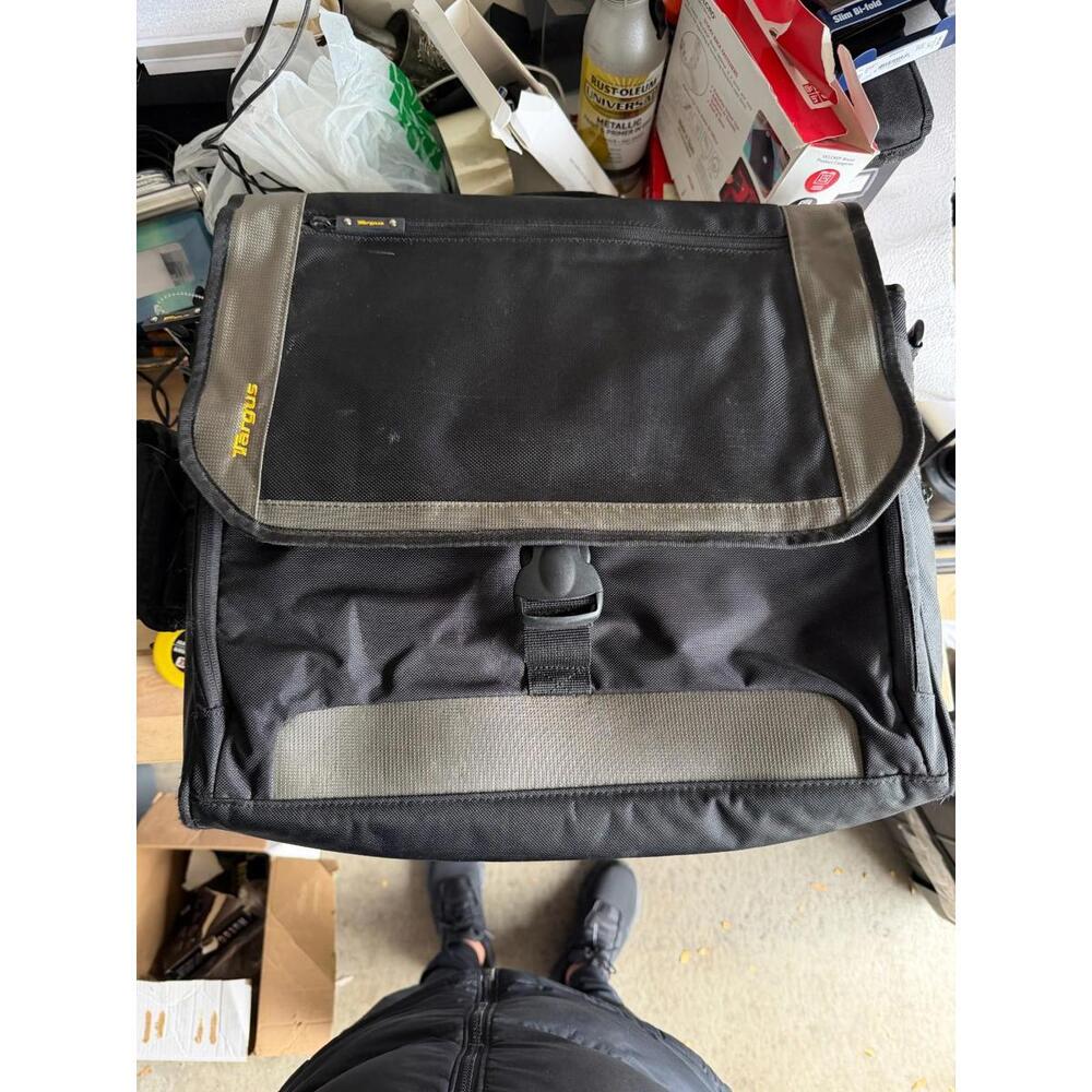 Targus Black Laptop Messenger Bag – Fits up to 15.6” – Padded‎ Shoulder Strap